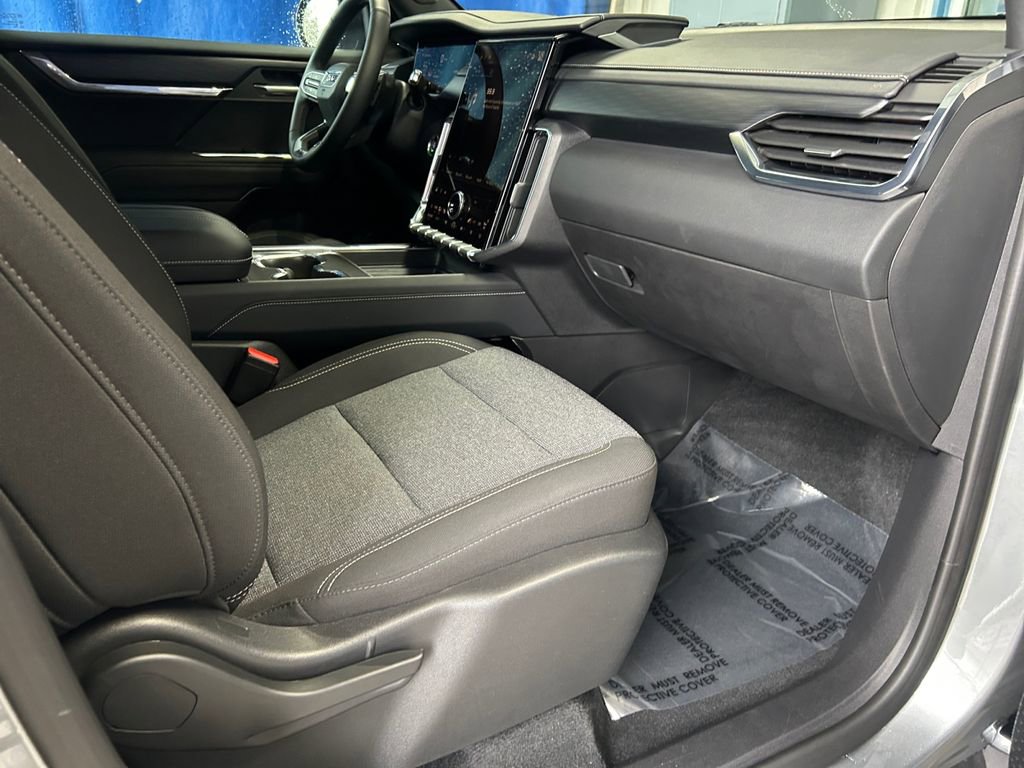 Used 2025 GMC Acadia Elevation image 26