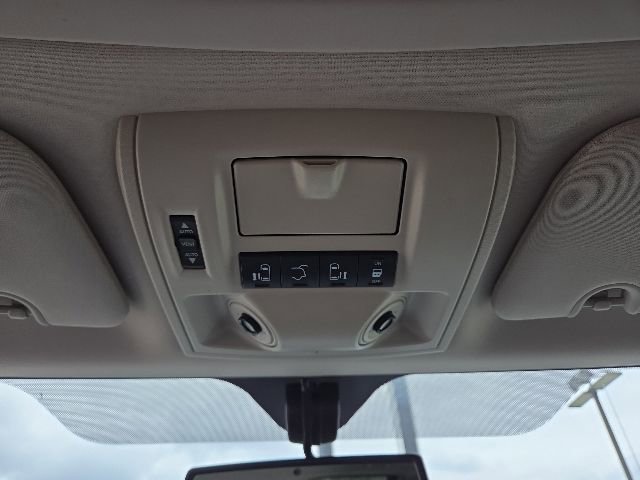 Used 2016 Chrysler Town & Country Touring-L FWD image 55