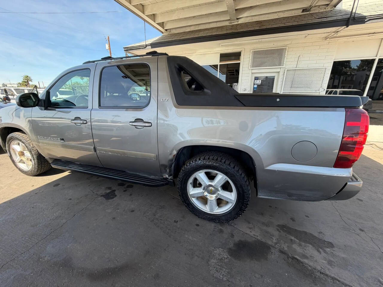 Used 2007 Chevrolet Avalanche LTZ w/ LTZ Preferred Equipment Group image 3