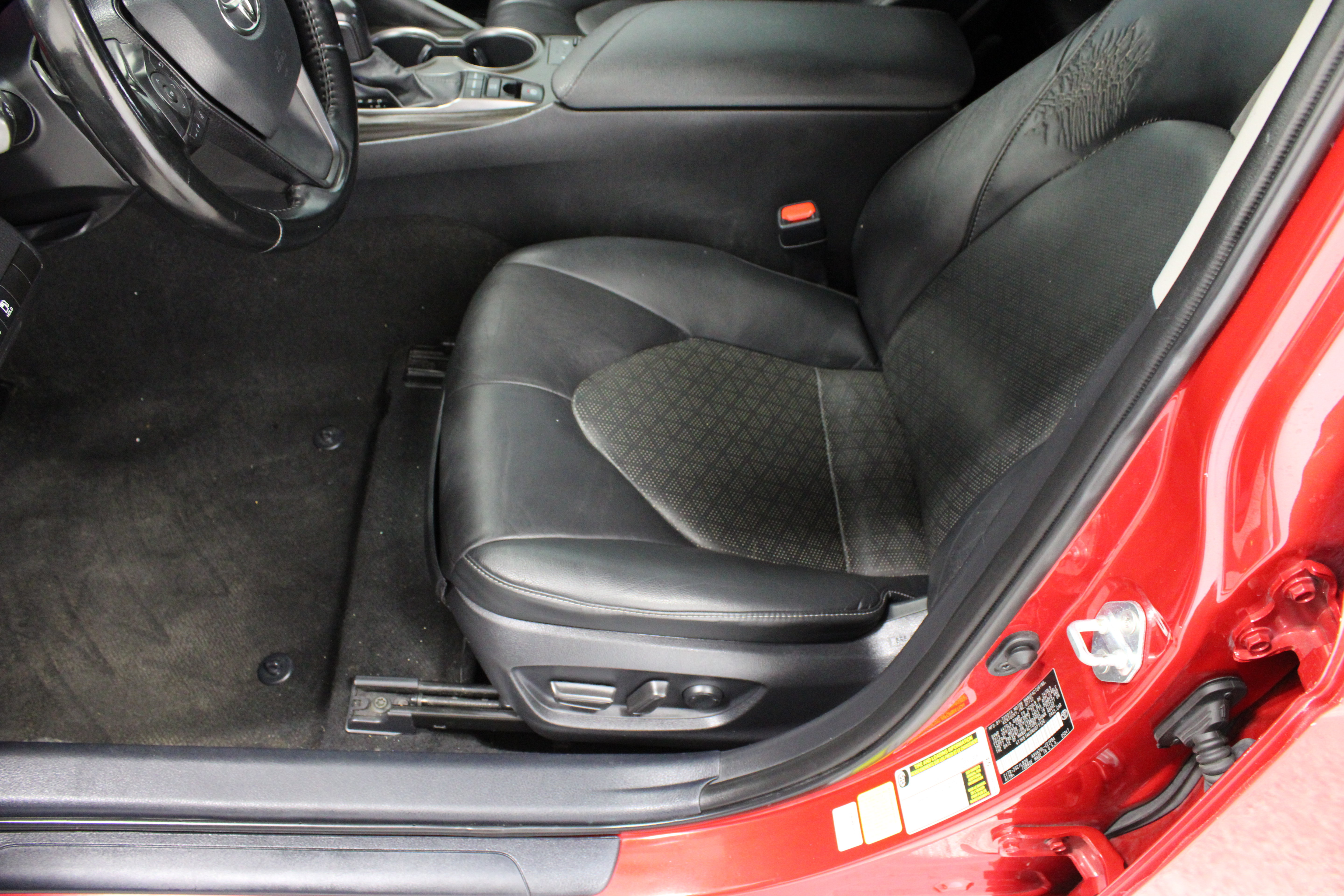 Used 2022 Toyota Camry XSE FWD image 15