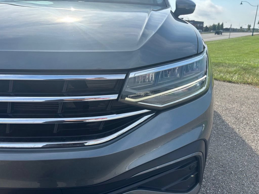 Used 2023 Volkswagen Tiguan SE w/ Panoramic Sunroof Package FWD image 10
