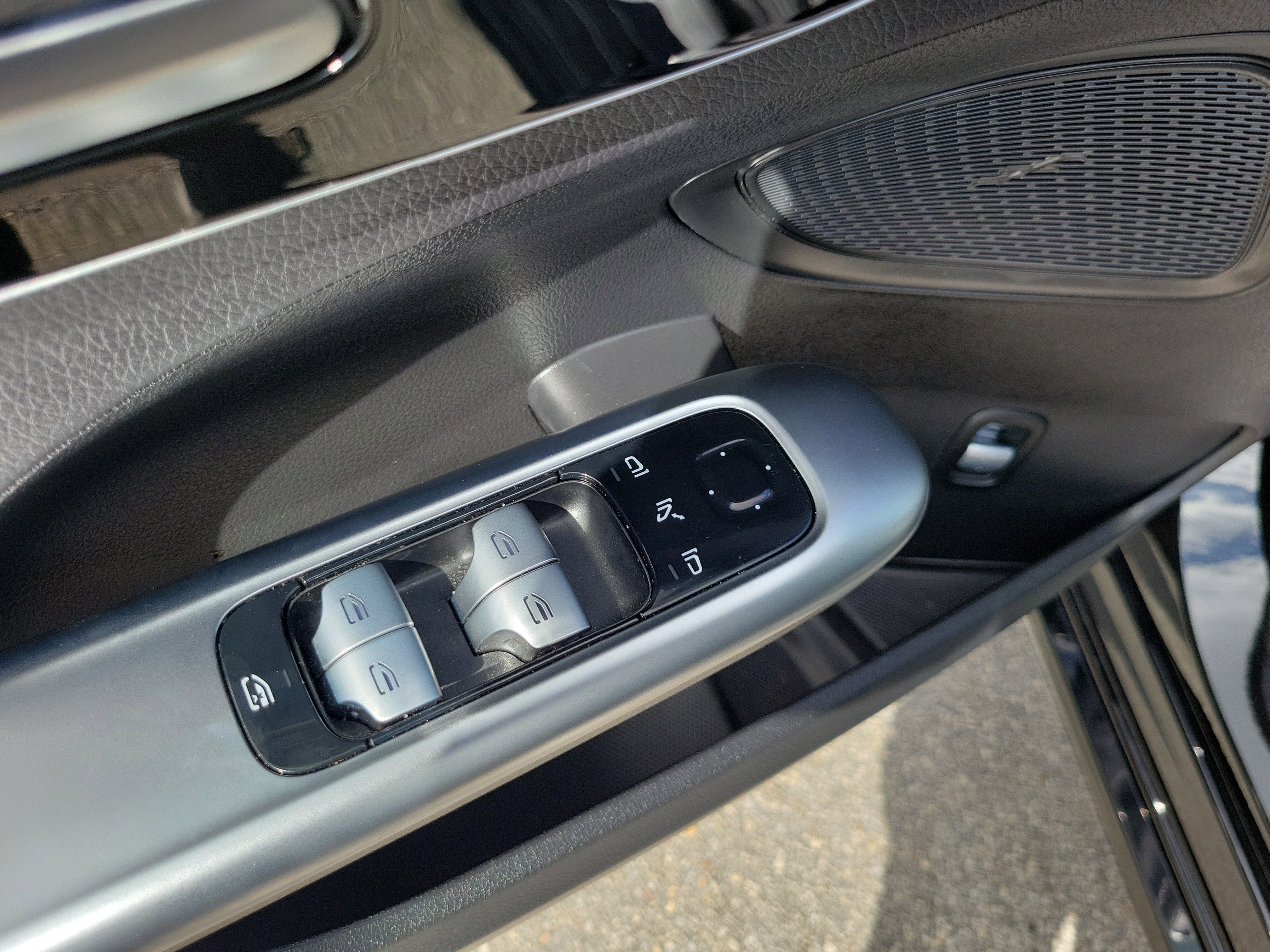 Used 2025 Mercedes-Benz C 300 Sedan image 25