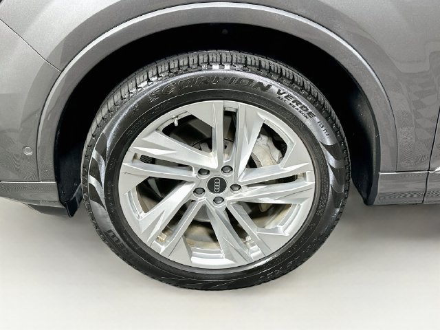 Used 2023 Audi Q7 3.0T Premium w/ Convenience Package AWD/4WD image 32