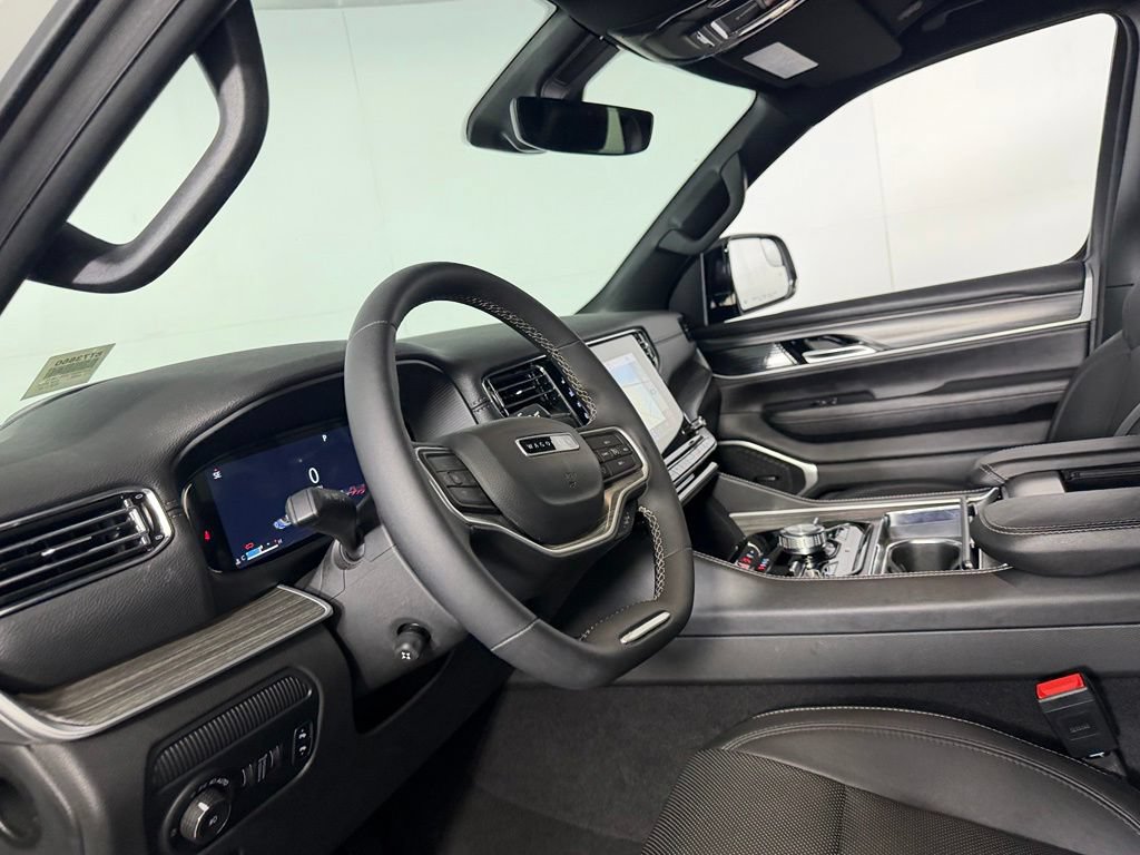 Used 2023 Jeep Wagoneer L Series III w/ Preferred Equipment Group AWD/4WD image 22