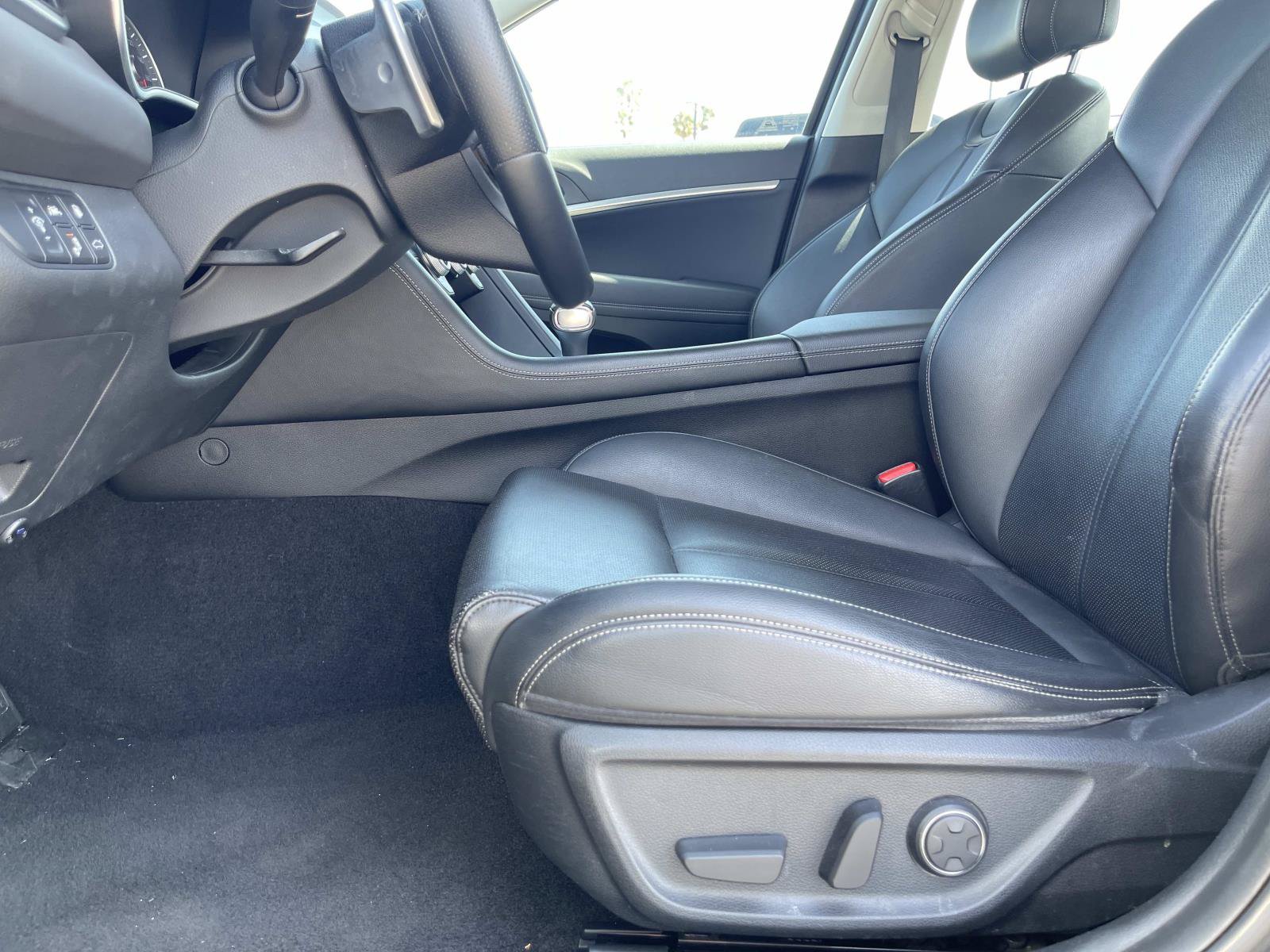 Used 2019 Genesis G70 2.0T Advanced RWD image 19
