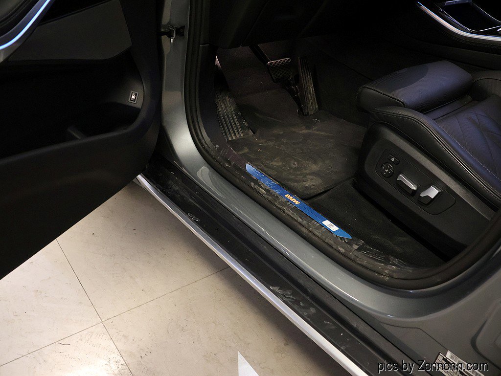 Used 2025 BMW X5 xDrive50e w/ Premium Package image 27