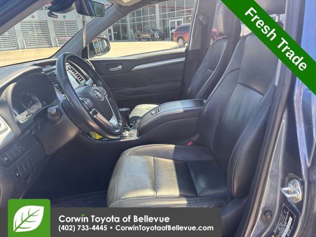 Used 2019 Toyota Highlander XLE w/ Protection Package #3 AWD/4WD image 18