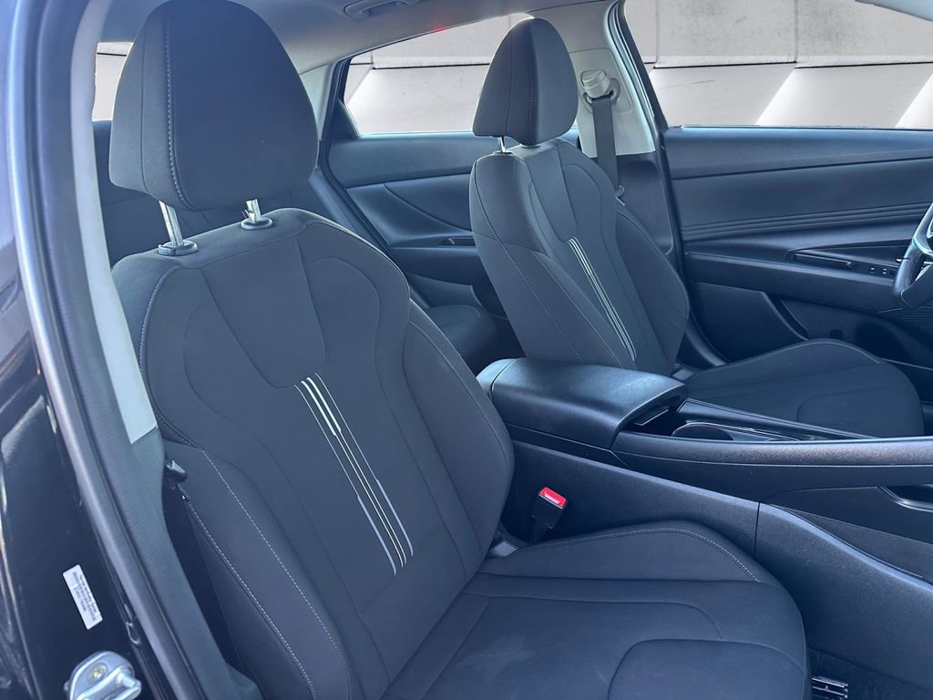 Used 2023 Hyundai Elantra SEL w/ Convenience Package image 14