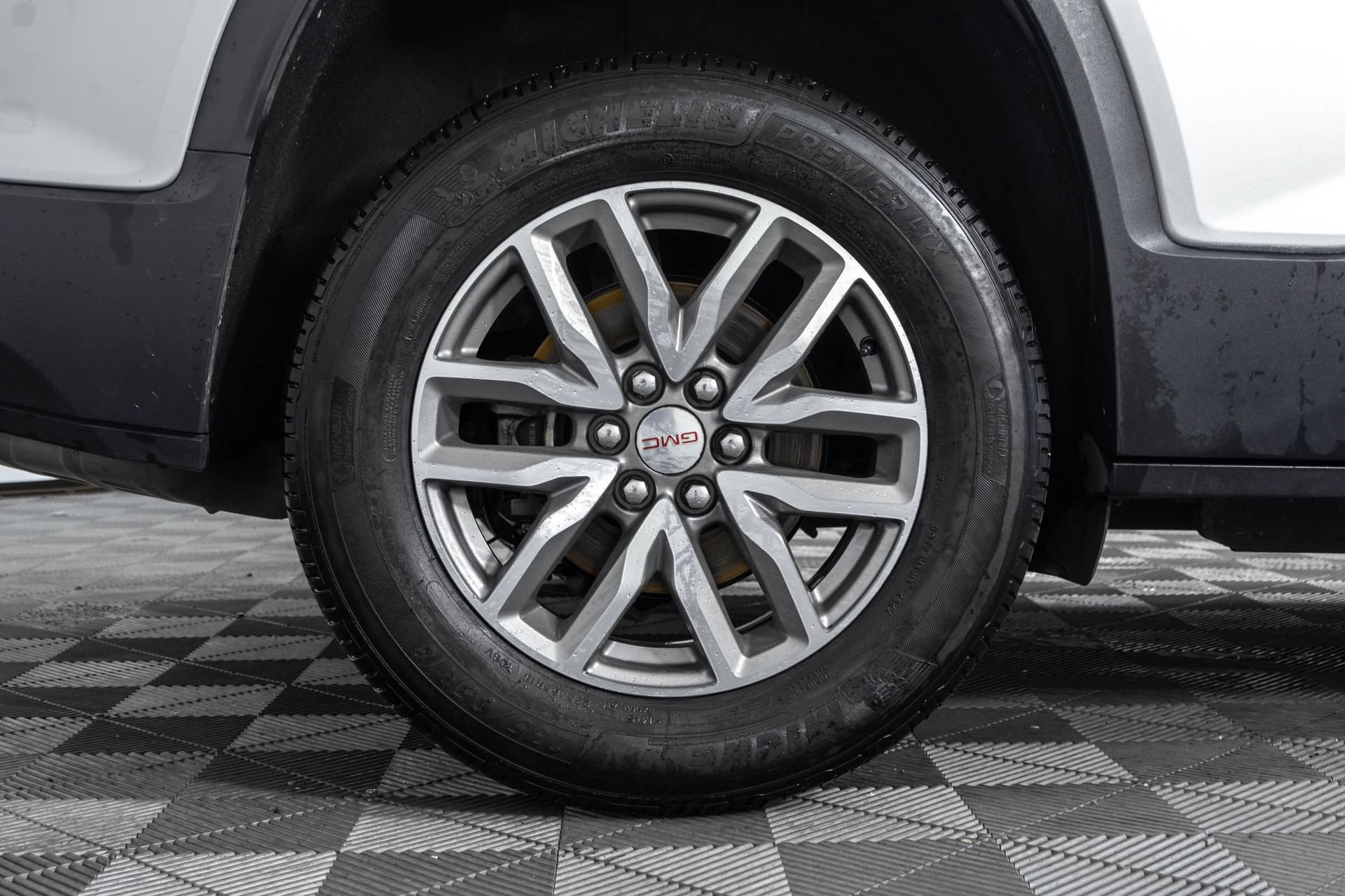 Used 2018 GMC Acadia SLE FWD image 48