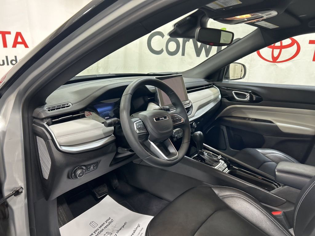Used 2025 Jeep Compass Limited image 22