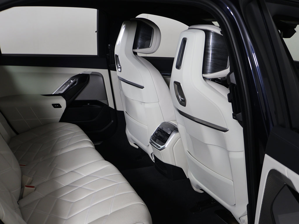 Used 2023 BMW 760i xDrive w/ Luxury Rear Seating Package AWD/4WD image 30