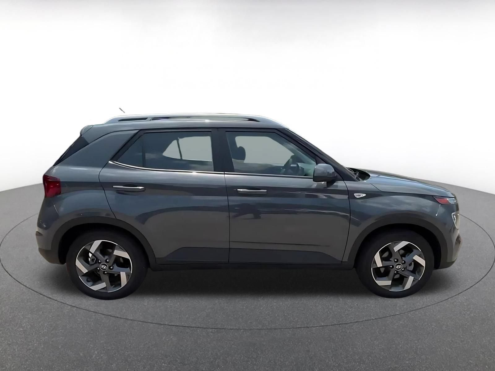 Used 2026 Hyundai Venue SEL FWD image 16