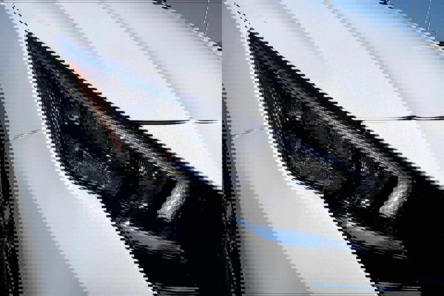 Used 2025 Nissan Versa SV w/ Trunk Package image 25