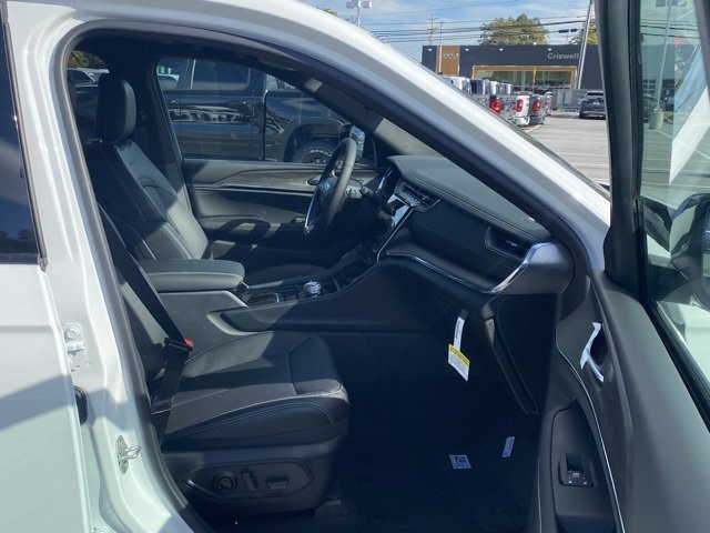 New 2025 Jeep Grand Cherokee L Overland w/ Trailer Tow Package image 28