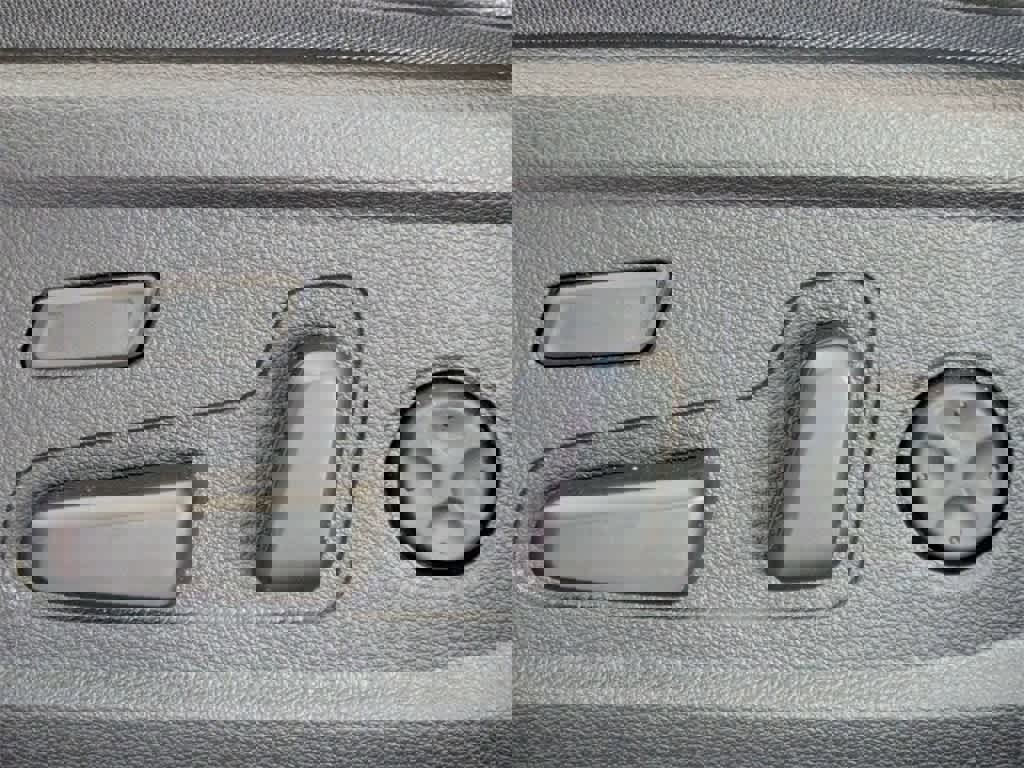 Used 2020 Hyundai Santa Fe Limited image 25