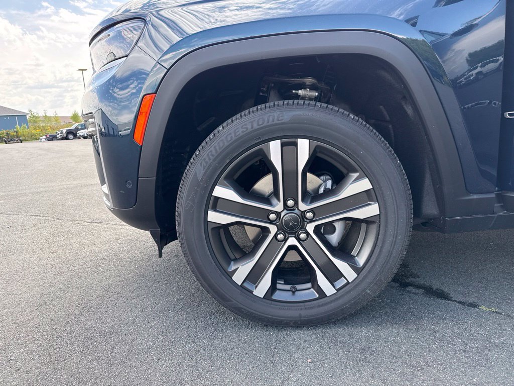 New 2027 Jeep Grand Cherokee Limited w/ Trailer Tow Package AWD/4WD image 42