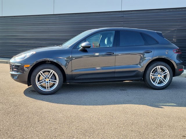 Certified 2017 Porsche Macan AWD/4WD image 2