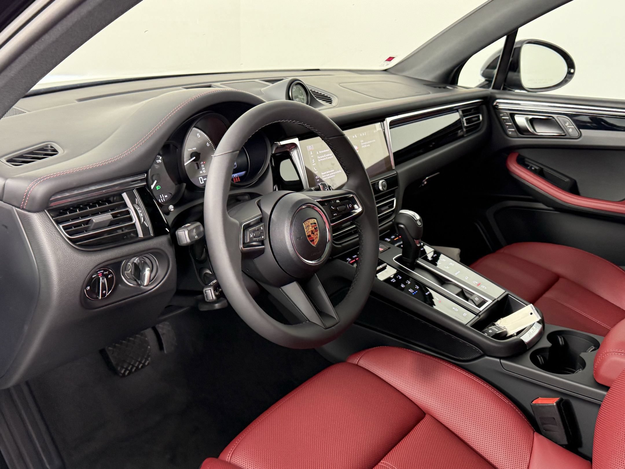 Certified 2026 Porsche Macan S AWD/4WD image 4
