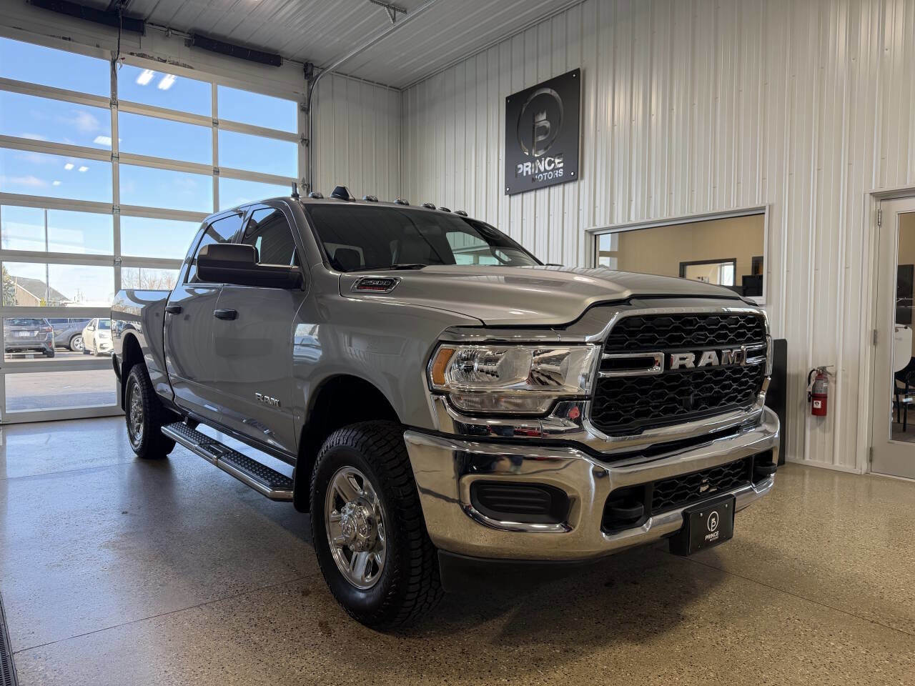 Used 2022 RAM 2500 Tradesman w/ Chrome Appearance Group AWD/4WD image 30