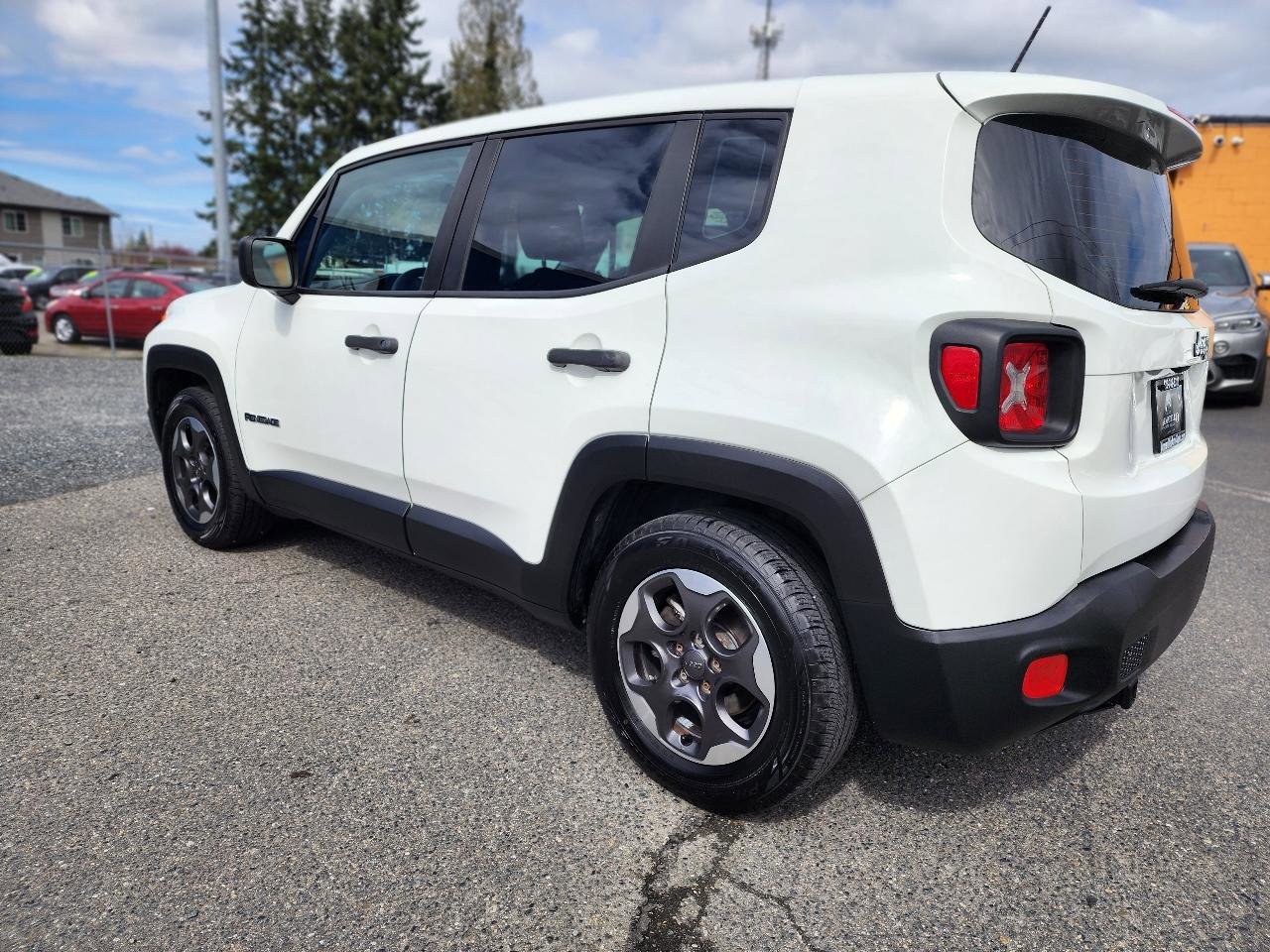Used 2015 Jeep Renegade Sport w/ Power & Air Group FWD image 8