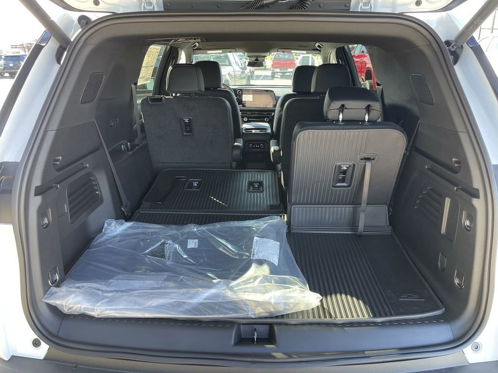 New 2026 Chevrolet Traverse LT w/ Driver Confidence Package image 24