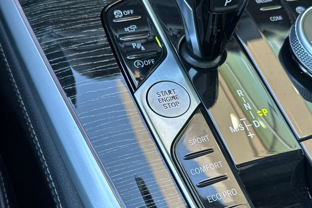 Used 2022 BMW X7 M50i image 25