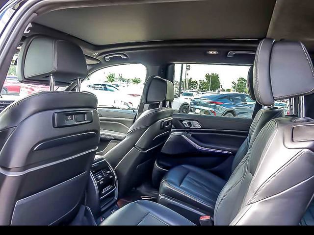 Used 2022 BMW X7 xDrive40i w/ M Sport Package AWD/4WD image 16
