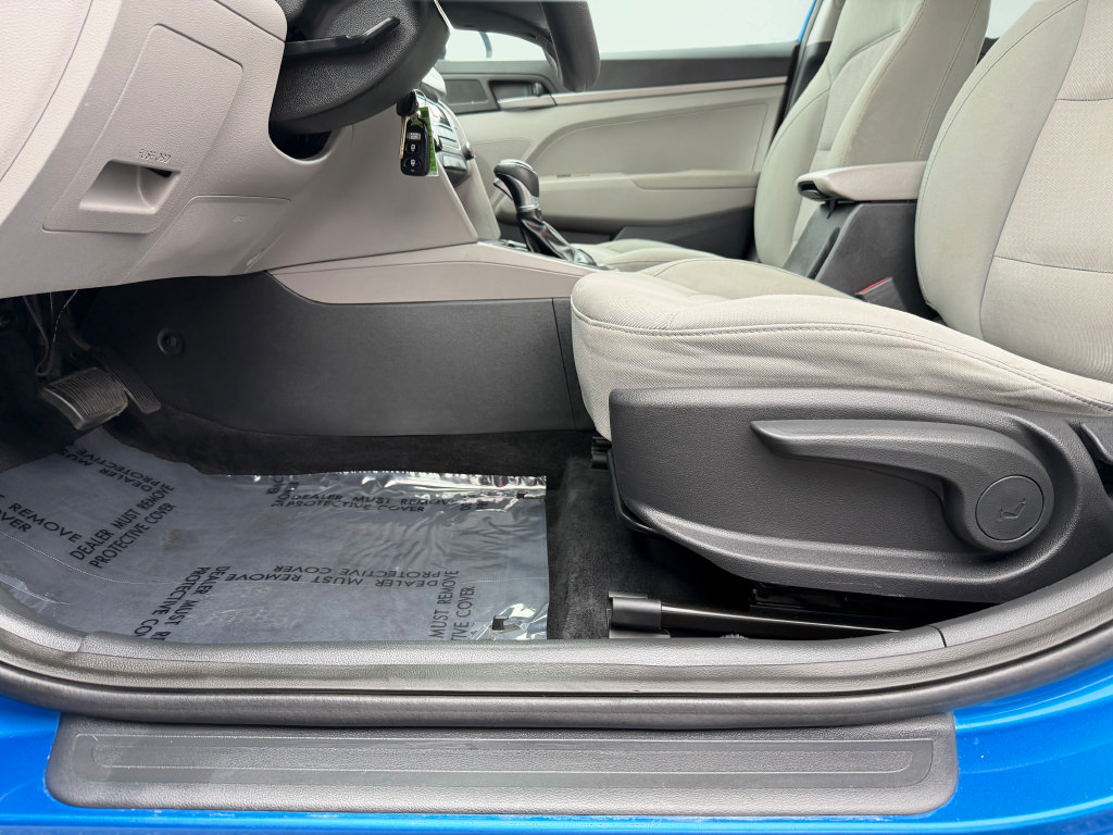 Used 2017 Hyundai Elantra SE FWD image 25