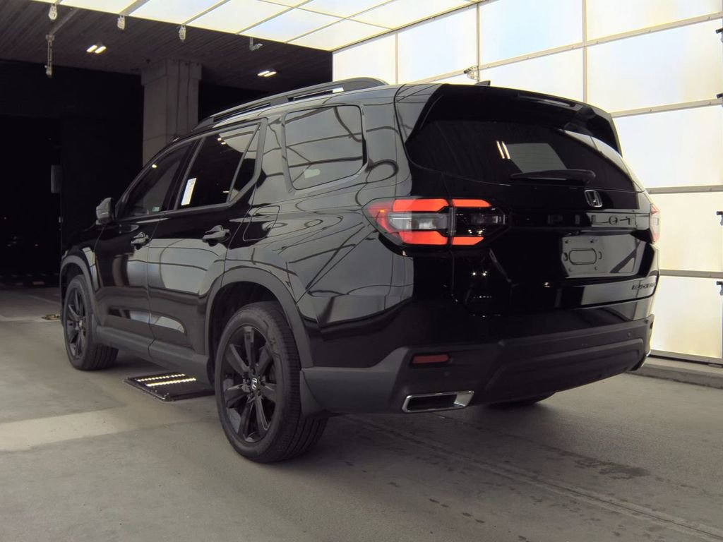 Used 2025 Honda Pilot Black Edition image 9
