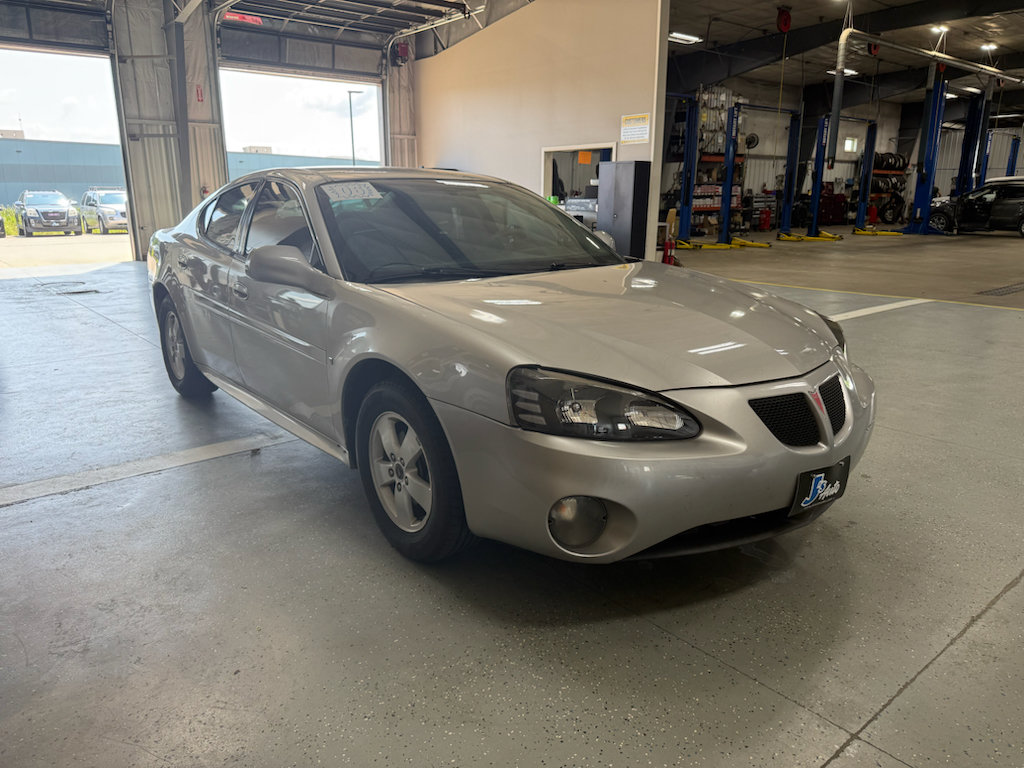 Used 2006 Pontiac Grand Prix FWD image 3
