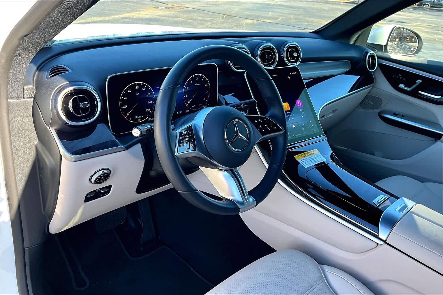 Used 2025 Mercedes-Benz GLC 300 4MATIC image 18