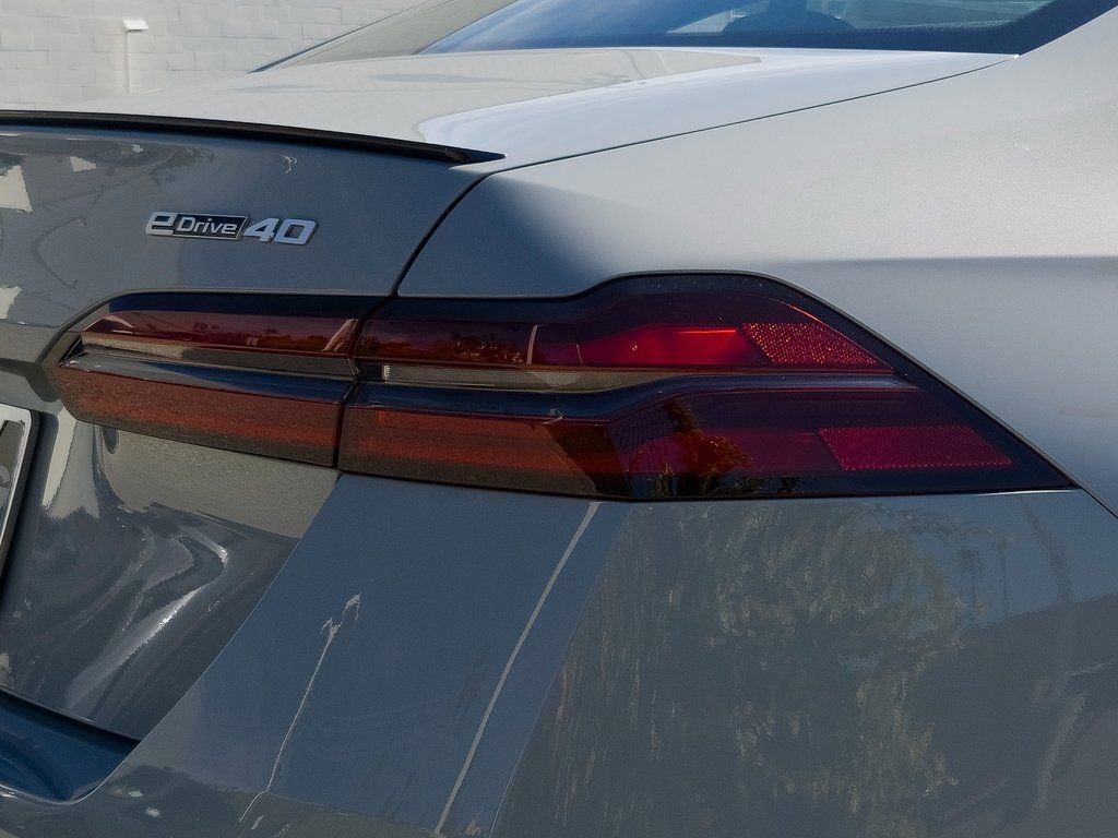 New 2026 BMW i5 eDrive40 w/ M Sport Package image 4