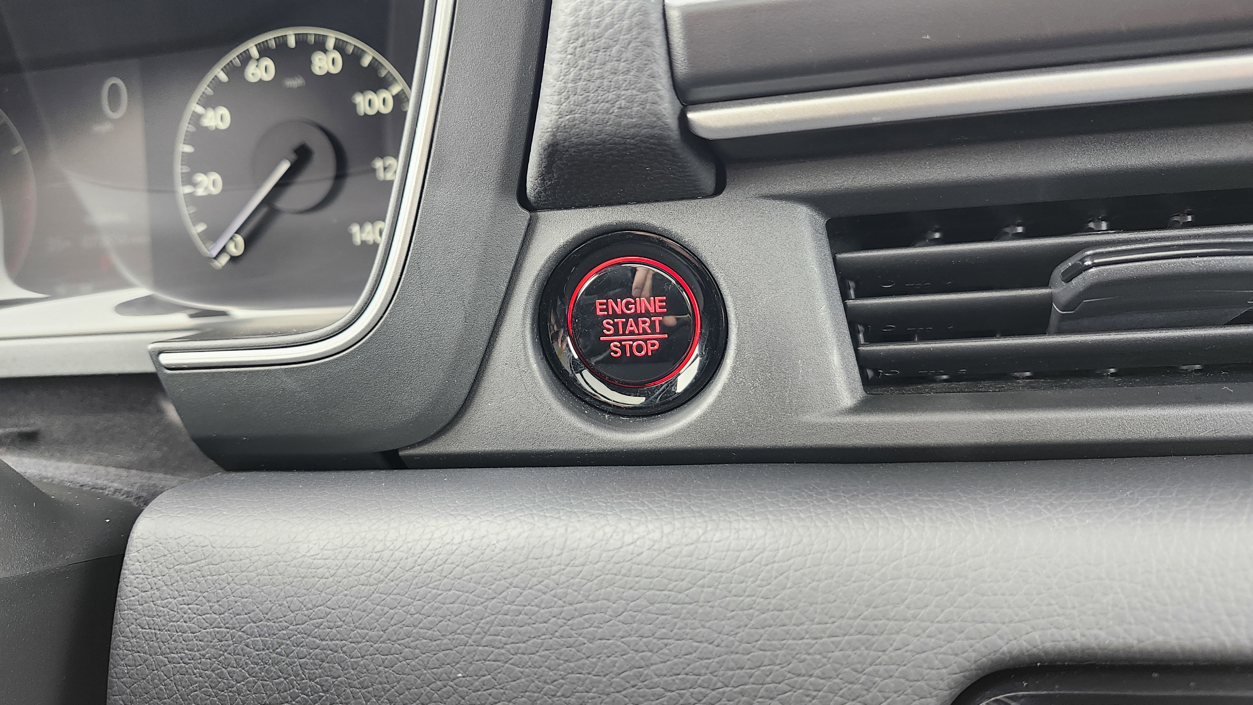 Used 2024 Honda Pilot Touring image 9