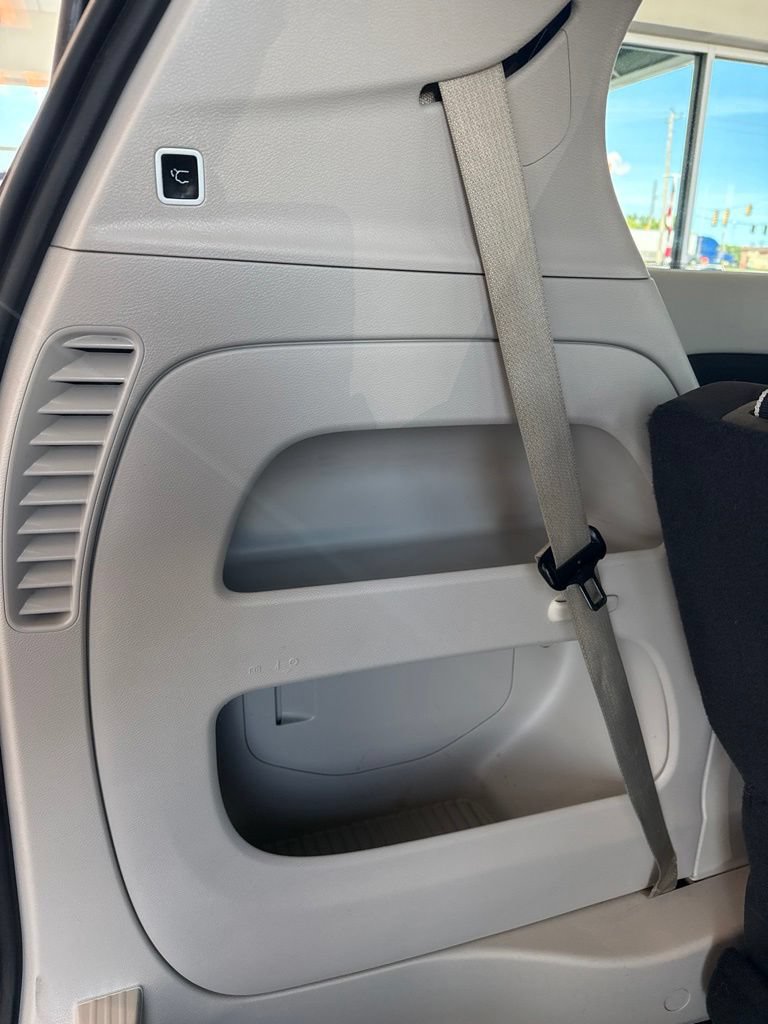 Used 2019 Chrysler Pacifica Touring Plus w/ Tire & Wheel Group FWD image 8