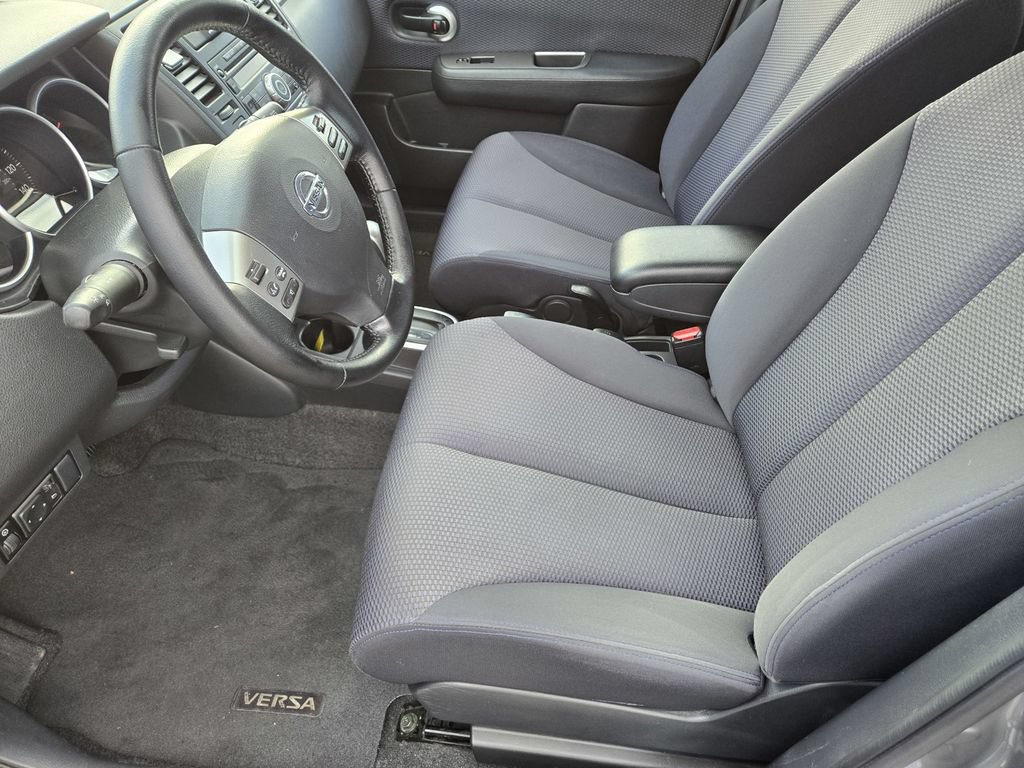 Used 2009 Nissan Versa Hatchback w/ Convenience Pkg FWD image 12