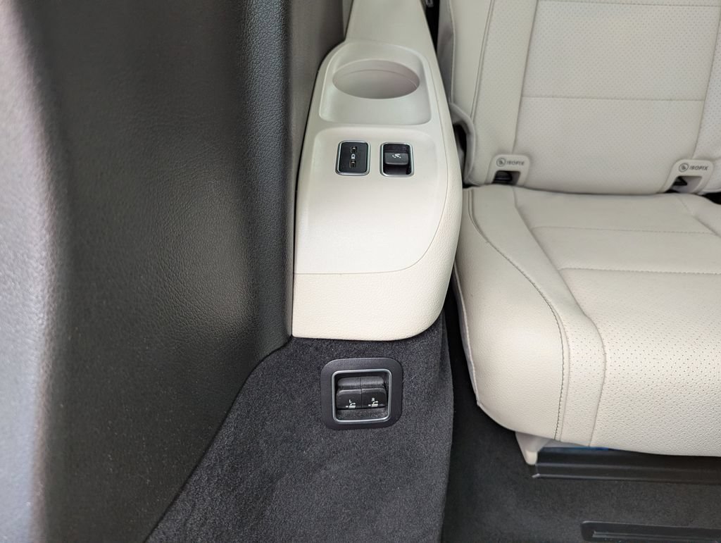 Used 2021 Mercedes-Benz GLS 450 4MATIC image 46