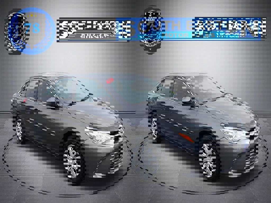 Used 2017 Toyota Camry LE image 2