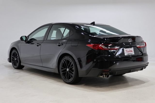 Used 2025 Toyota Camry SE FWD image 4