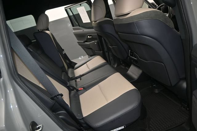 Used 2024 Lexus GX 550 AWD/4WD image 17