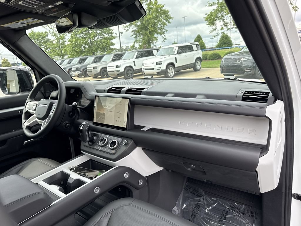 New 2025 Land Rover Defender 130 X-Dynamic SE image 20