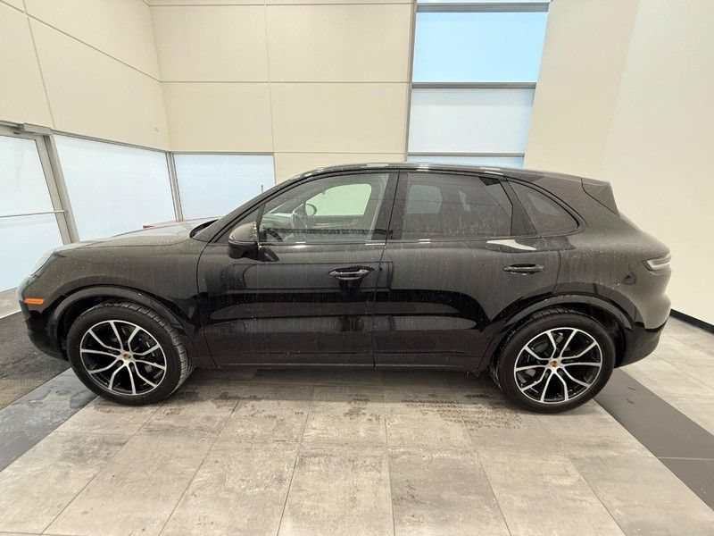 Certified 2025 Porsche Cayenne AWD/4WD image 2