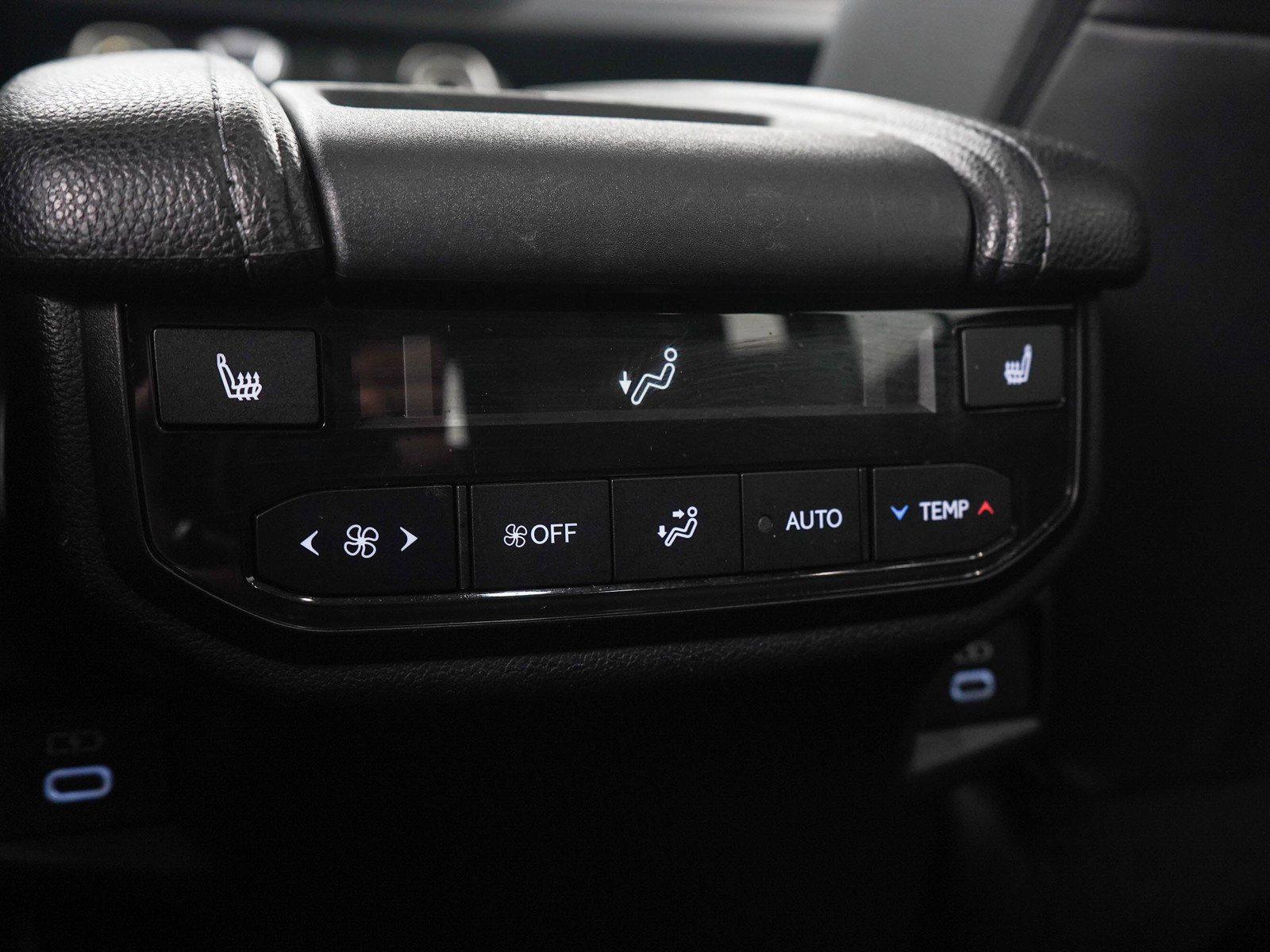 Used 2024 Toyota Grand Highlander AWD image 17