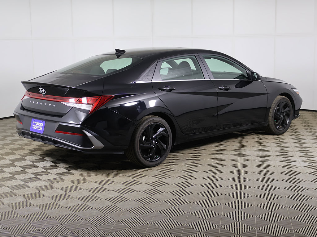 Certified 2026 Hyundai Elantra SEL Sport Premium w/ Cargo Package FWD image 11