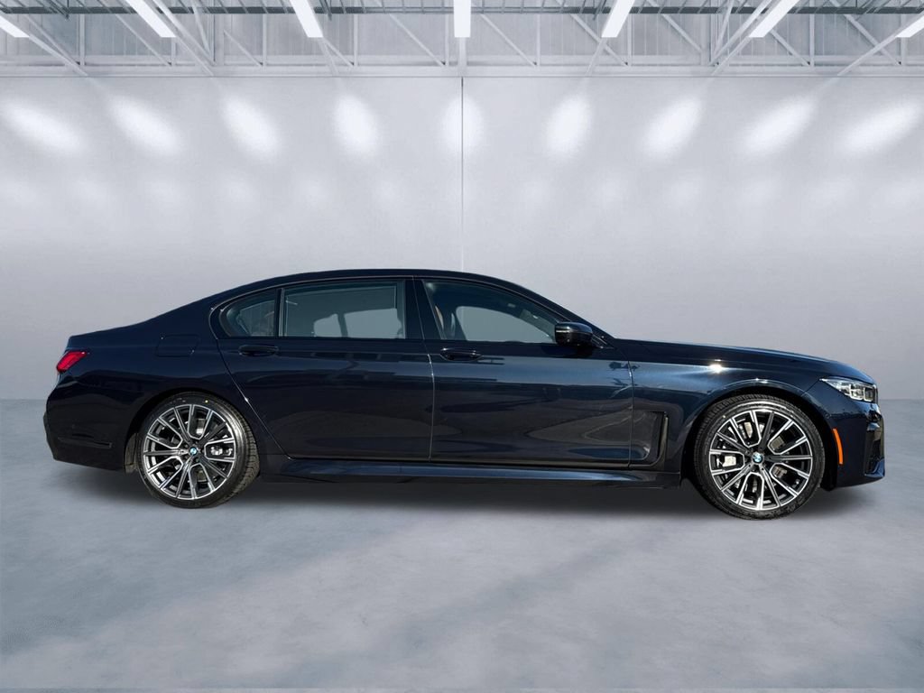 Used 2021 BMW 750i xDrive w/ Autobahn Package AWD/4WD image 3