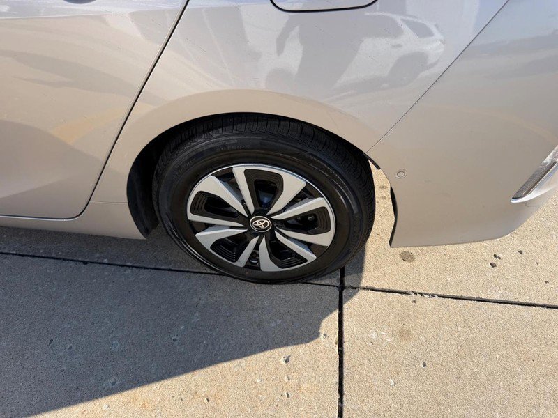 Used 2019 Toyota Prius Prime Advanced image 5