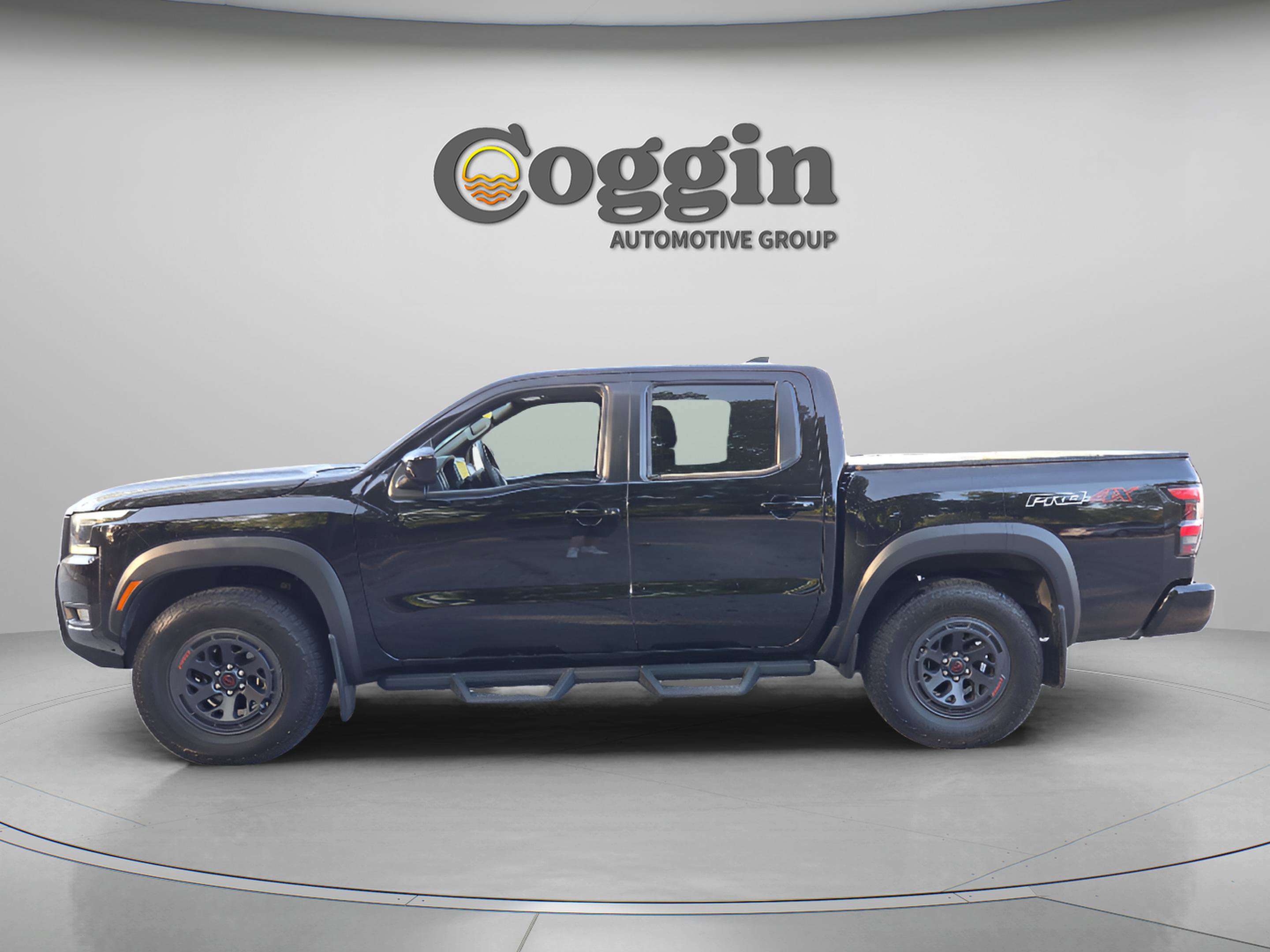 Used 2025 Nissan Frontier PRO-4X image 2