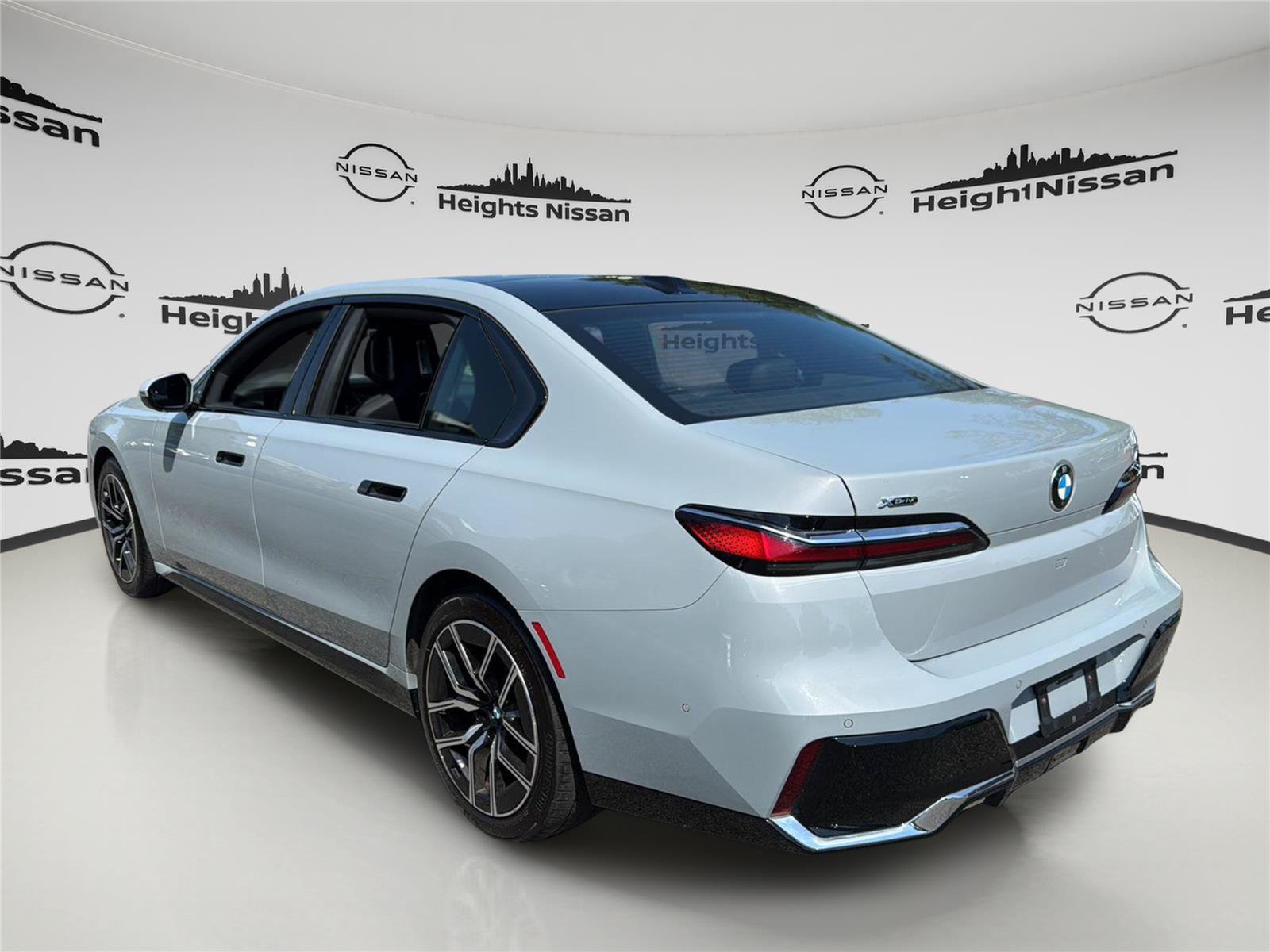 Used 2025 BMW 740i xDrive AWD/4WD image 3