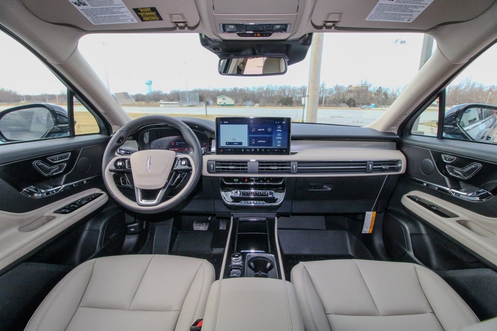 Used 2026 Lincoln Corsair Premiere image 10