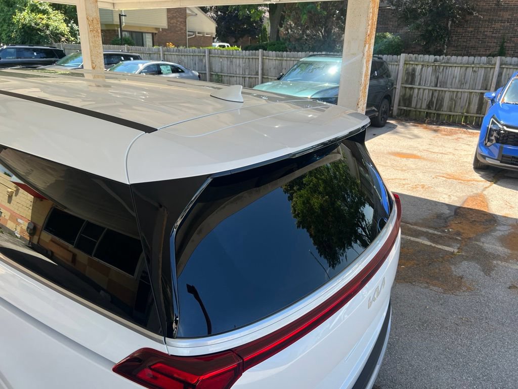 Certified 2025 Kia Carnival FWD image 32