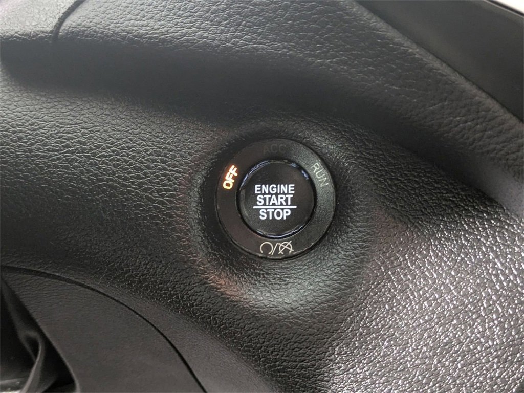 Certified 2019 Jeep Cherokee Latitude Plus w/ Comfort/Convenience Group image 20